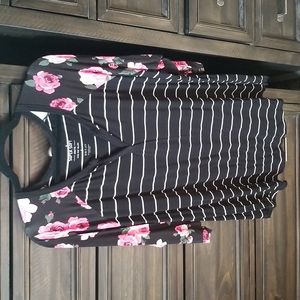 Torrid size 3 striped raglan top with rose sleeves
